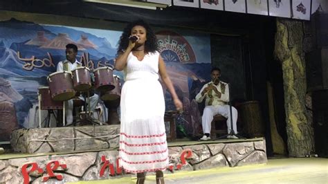  Papy's Powerhouse Performance: An Ethiopian Music Explosion You Can't Miss!