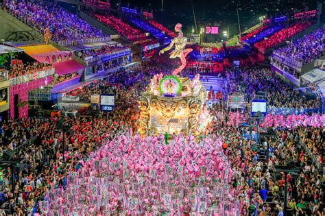 De Carnaval Extravaganza van Willem! Samba en Sensatie bij de Copacabana