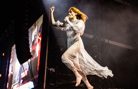 Florence Welch Concert:  Een onvergetelijke nacht vol magie en melancholie!