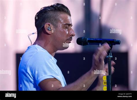 Francesco Gabbani's Vice Versa Concert: A Night of Italian Charm and Musical Mayhem!