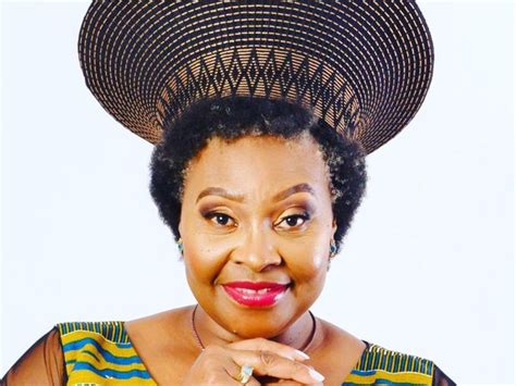 Yvonne Chaka Chaka's Afrikaanse Zomeravond: Een Melange van Muziek, Cultuur en Onverwachte Gasten!